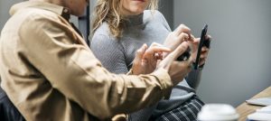 cellphone-3658089_1920